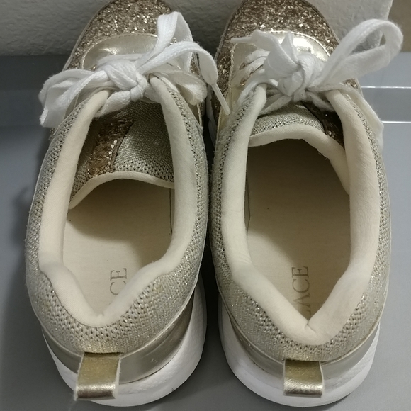 🎉HOST PICK🎉Children's Place Gold Glitter Sneakers Girls 5 - Picture 5 of 16